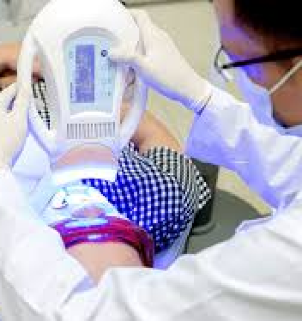 Tại phòng khám bằng tia Laser Whitening 